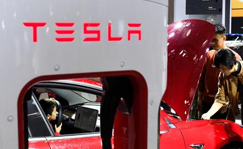 股價狂飆，券商緊急召開電話會議，特斯拉概念股投資風口追不追？